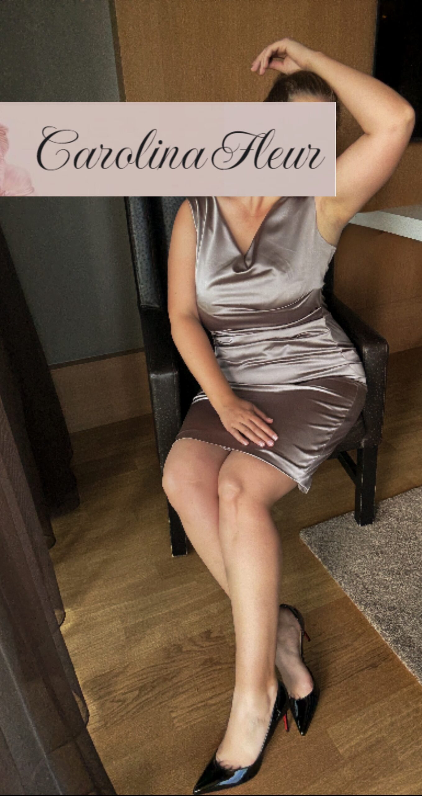Independent Escort Carolina Fleur in silver dress